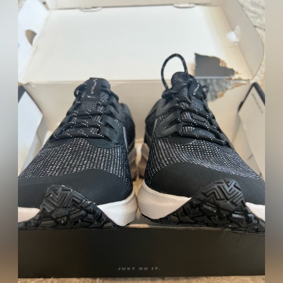 9W/7.5M - [NEW] Women's Nike Zoom Winflo 8 Shield Running Shoes Black DC3730-001 - Picture 8 of 11